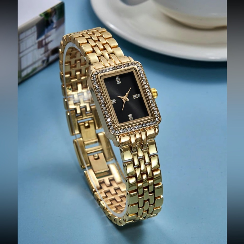 Rhinestone Decorated Rectangle Dial Quartz Watch